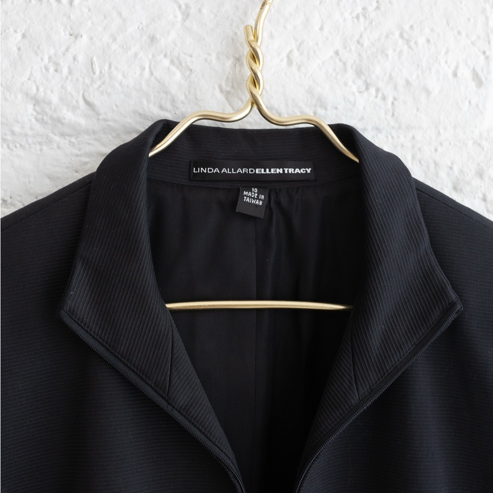 Chic Black Zip-up Jacket for Women - Linda Allard Ellen Tracy Size 10 - Picture 3 of 7